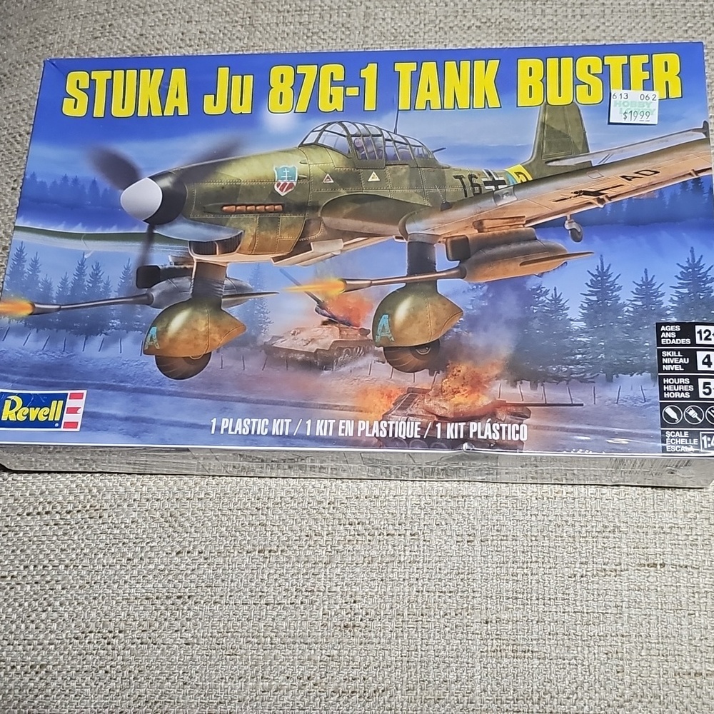 REVELL WWII GERMAN STUKA JU 87G-1 TANK BUSTER MODEL 1/48 SCALE (NEW) UNBUILT